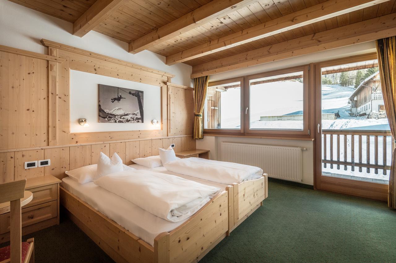 B&B - Hotel Ciasa Rue Blanch 圣卡夏诺 外观 照片
