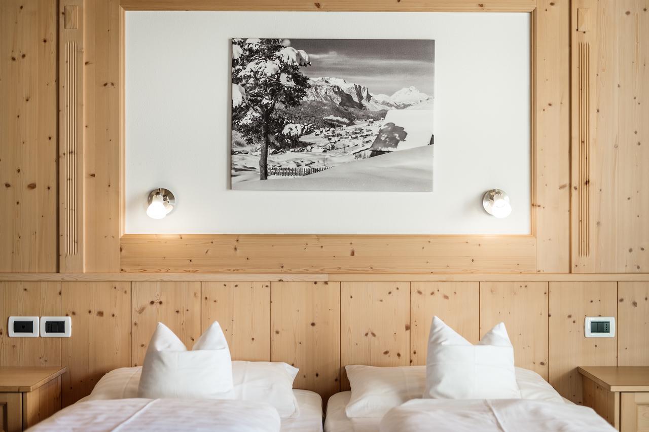 B&B - Hotel Ciasa Rue Blanch 圣卡夏诺 外观 照片