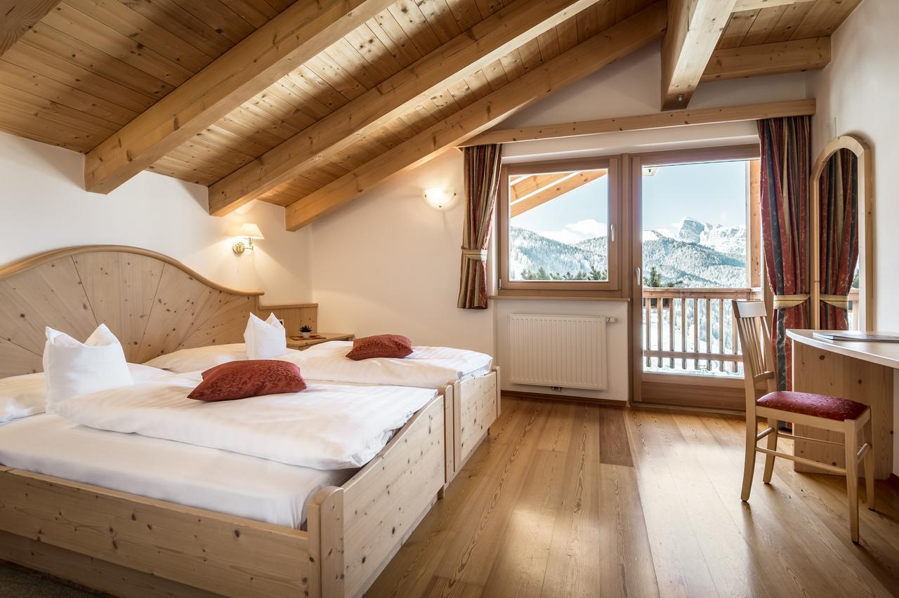 B&B - Hotel Ciasa Rue Blanch 圣卡夏诺 外观 照片